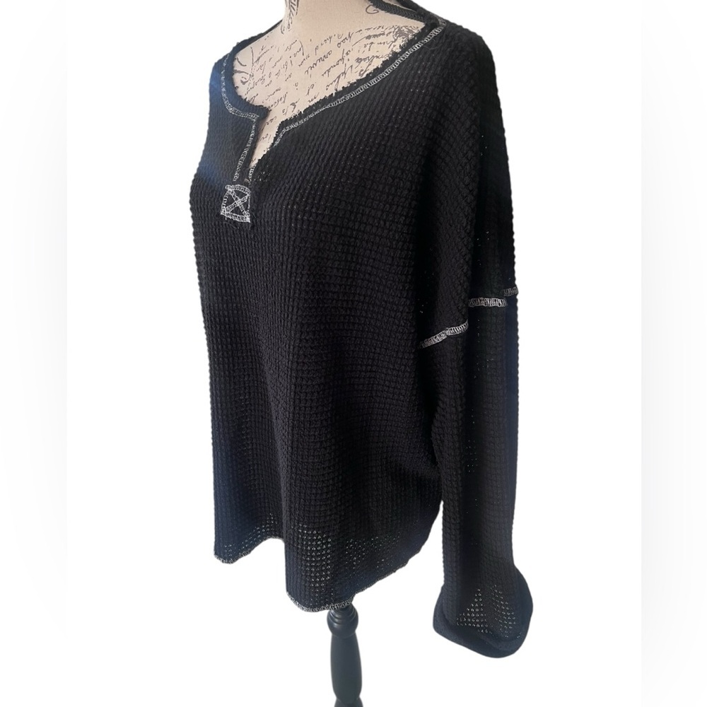 JODIFL Black and White Waffle Knit Top, size Medium